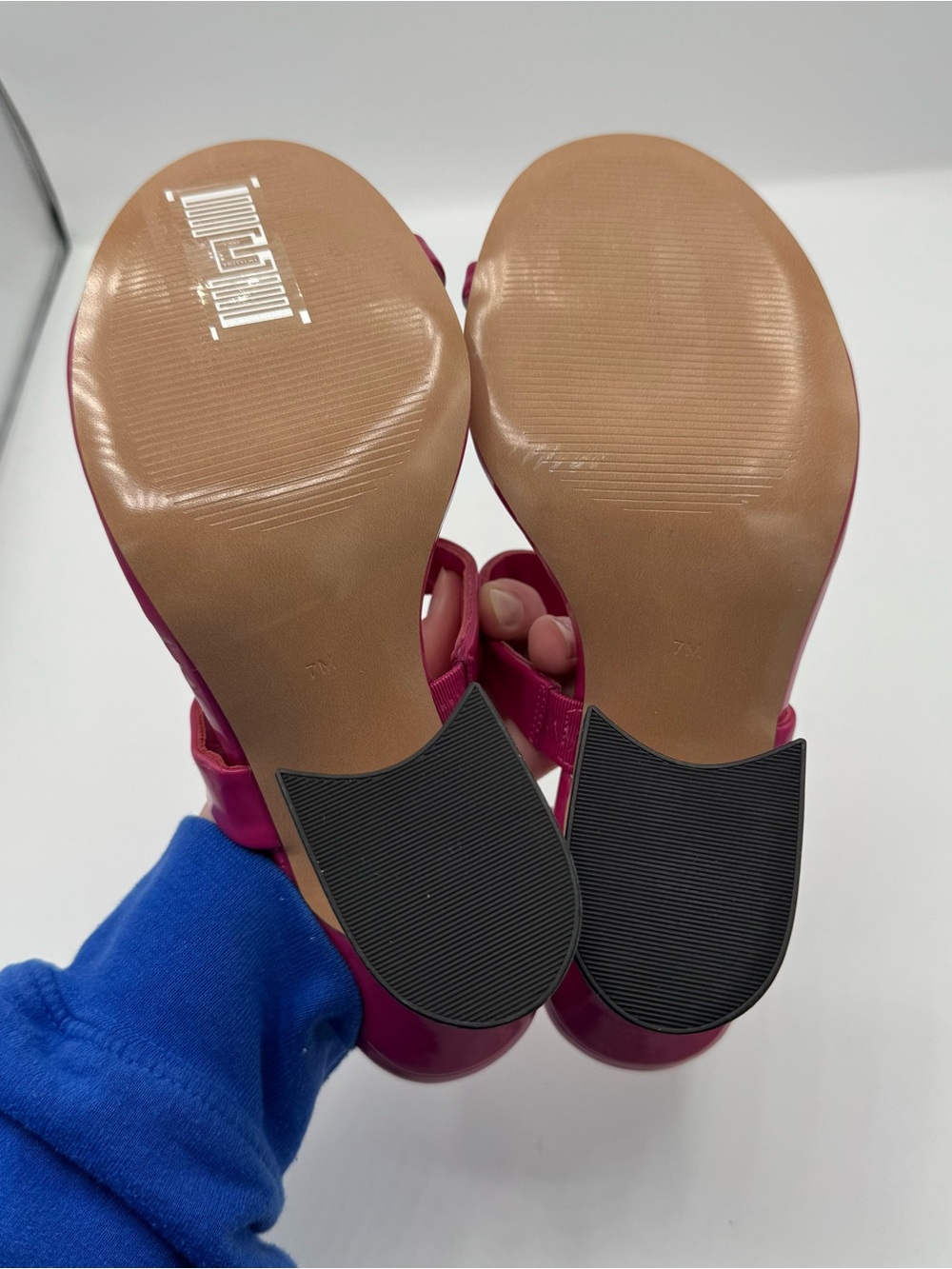 Steve Madden Renie Hot Pink Patent Toe Loop Flared Block Heel Sandals size 7 - Picture 4 of 5